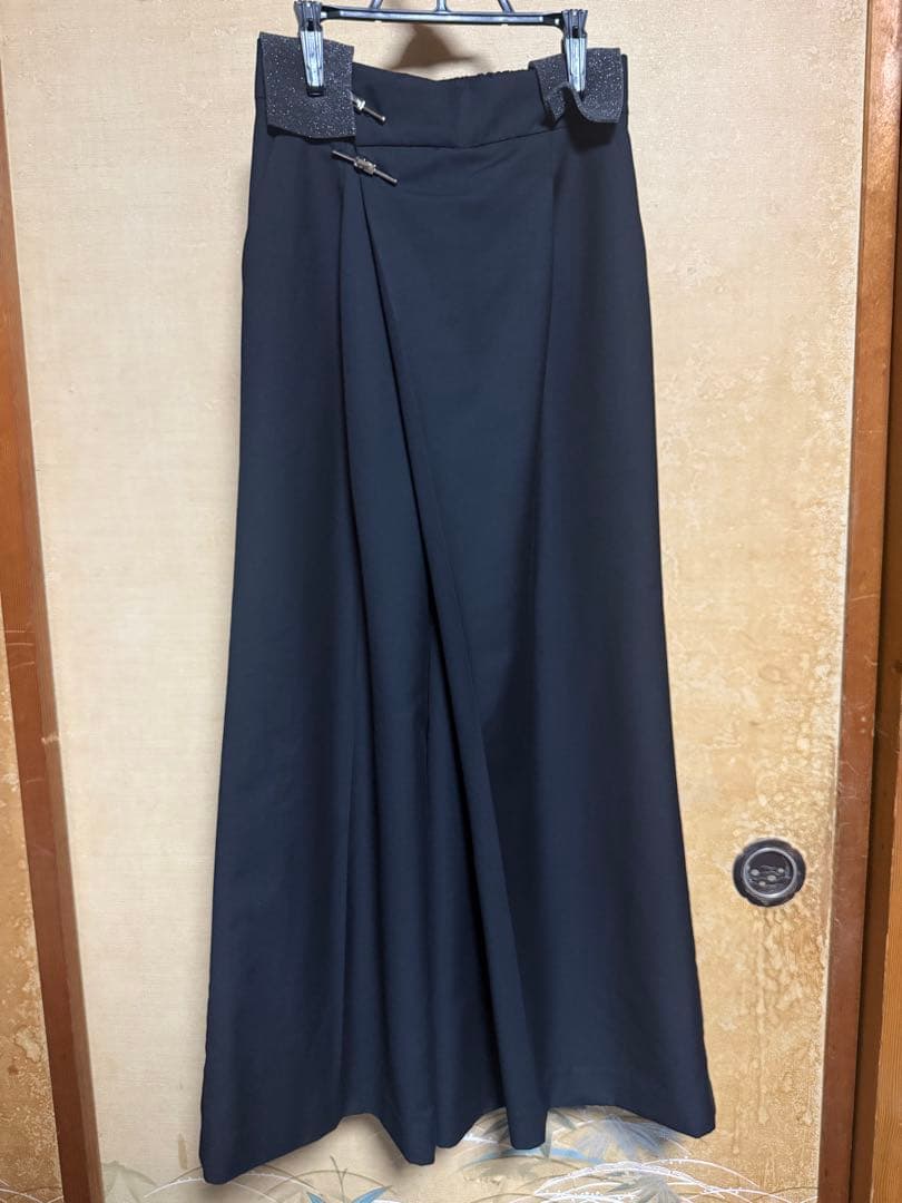 HARE KANAGUアシメワイドパンツ ブラック