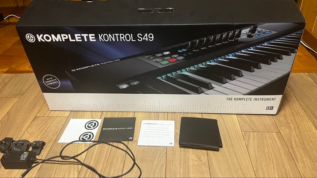 KOMPLETE KONTROL S49 MIDIキーボード