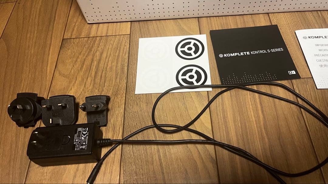 KOMPLETE KONTROL S49 MIDIキーボード