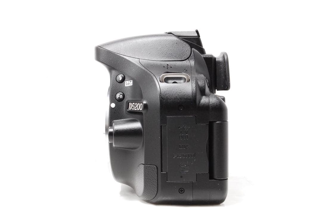 ❣️Nikon D5200❣️すぐ使えるセット❣️スマホ転送OK❣️手ぶれ補正レンズ❣️