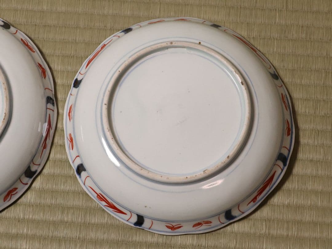 古伊万里 色絵 七寸皿 二客 21㎝ 草花 菊 牡丹 蝶 唐草 錦手CL95