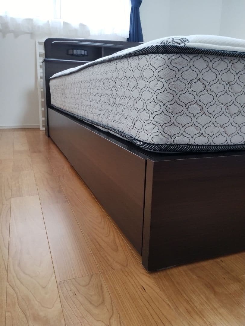 ニトリ　ベッドフレームのみ　クイーンサイズ