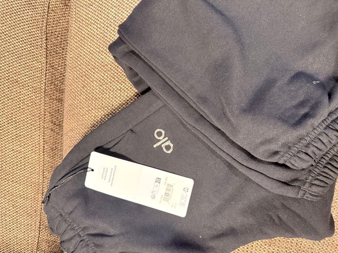 alo yoga スウェットセットアップ