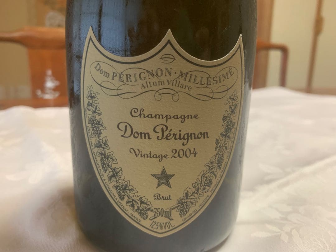 ルビ　ドン・ペリニヨン シャンパン 2004年