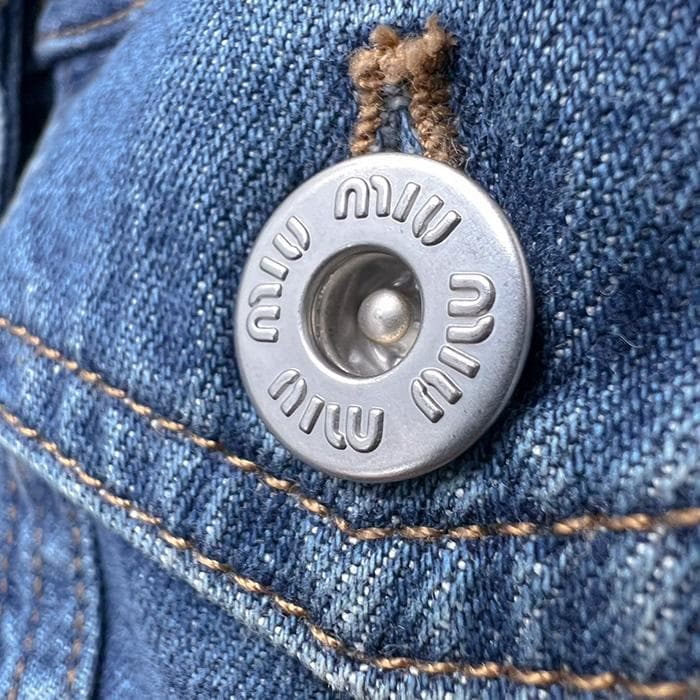 a*♡様 miu miu ミュウミュウのデニムジャケット　ロゴ入り　15万　Gジ