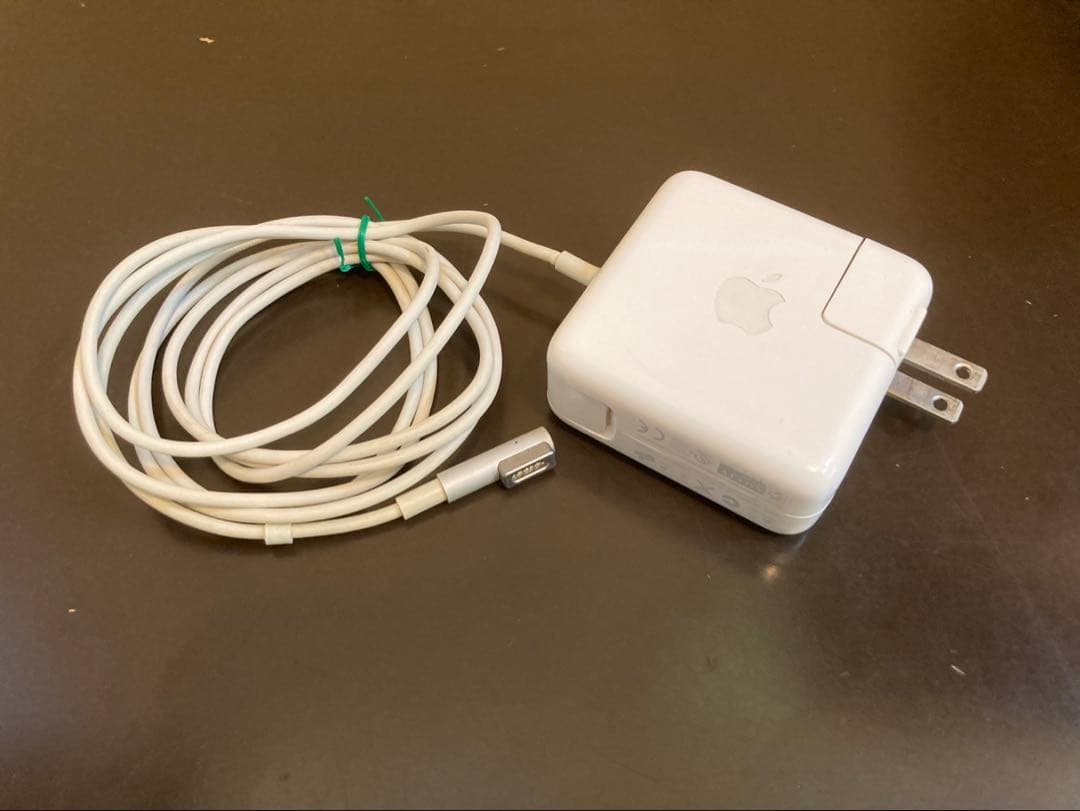 MacBook Air A1369 シルバー 充電器付き