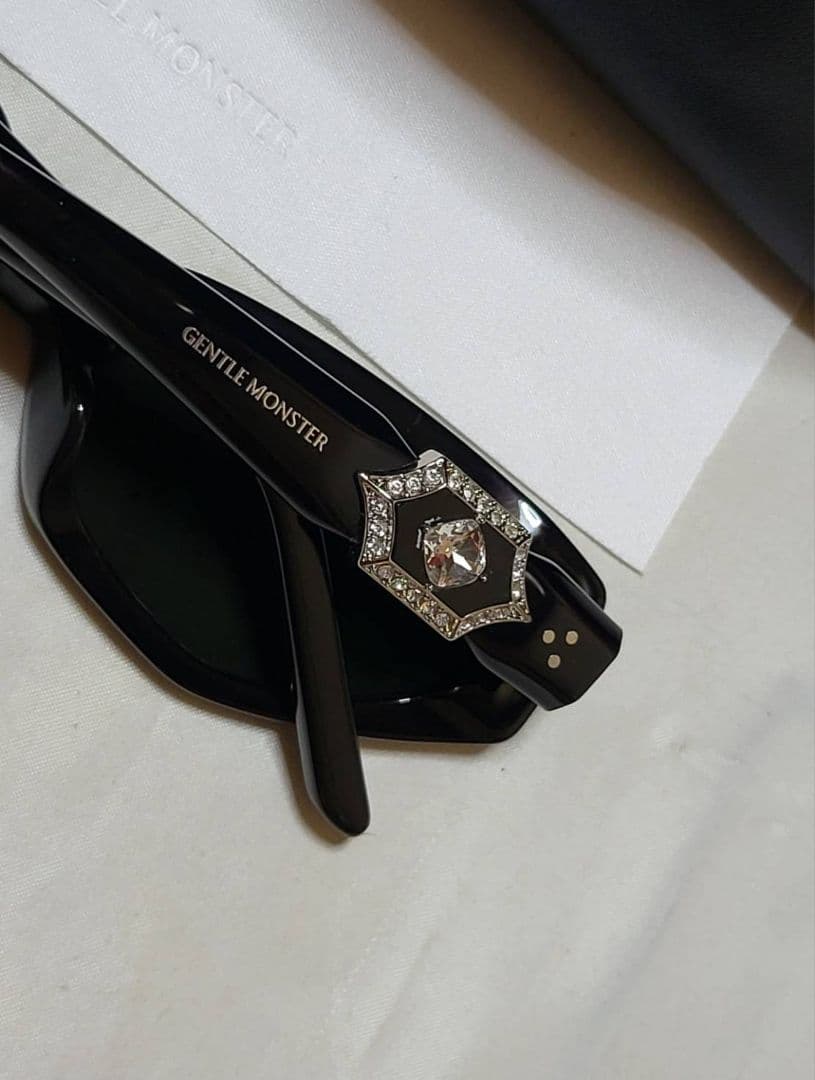 ◆GENTLE MONSTER◆サングラス　RUVY VANケース付き