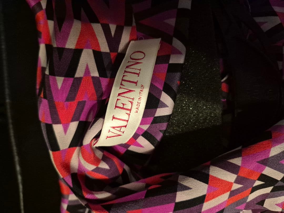 VALENTINO ピンク Vロゴ モノグラム ボウタイ ブラウス シルク