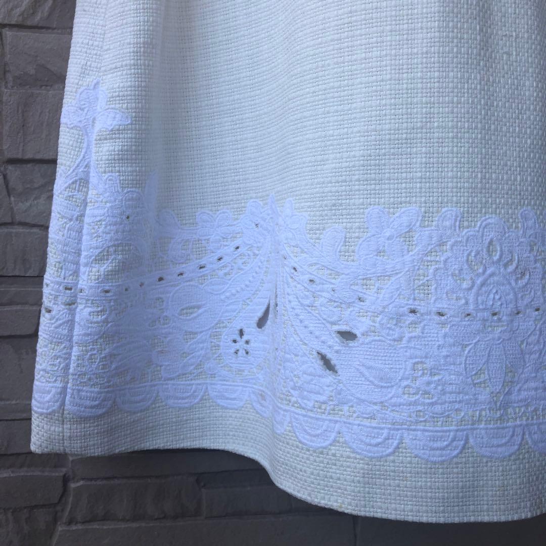 【新品 未使用品】ADORE ☆ 豪華ビジュー刺繍入りひざ丈ワンピース ホワイト