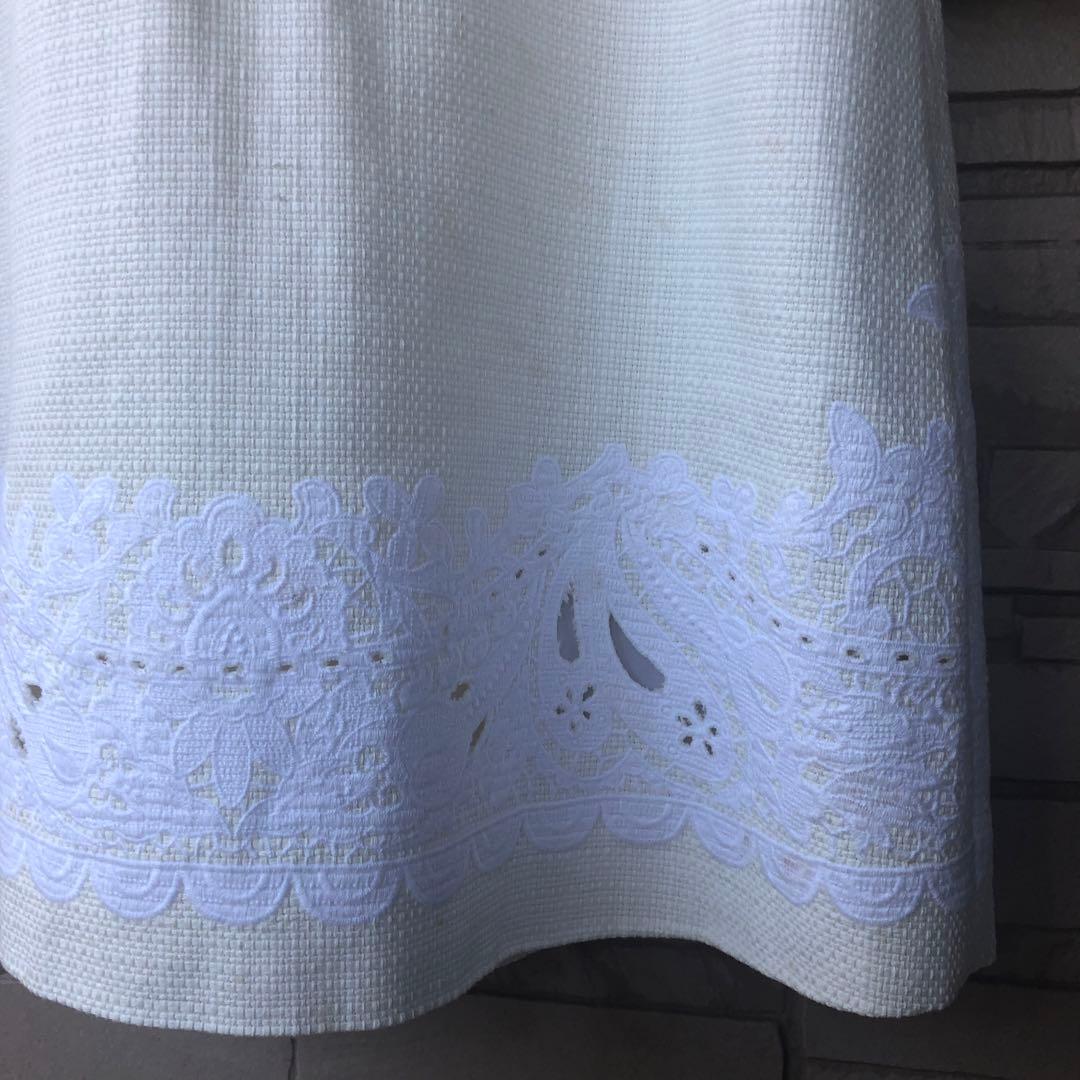 【新品 未使用品】ADORE ☆ 豪華ビジュー刺繍入りひざ丈ワンピース ホワイト