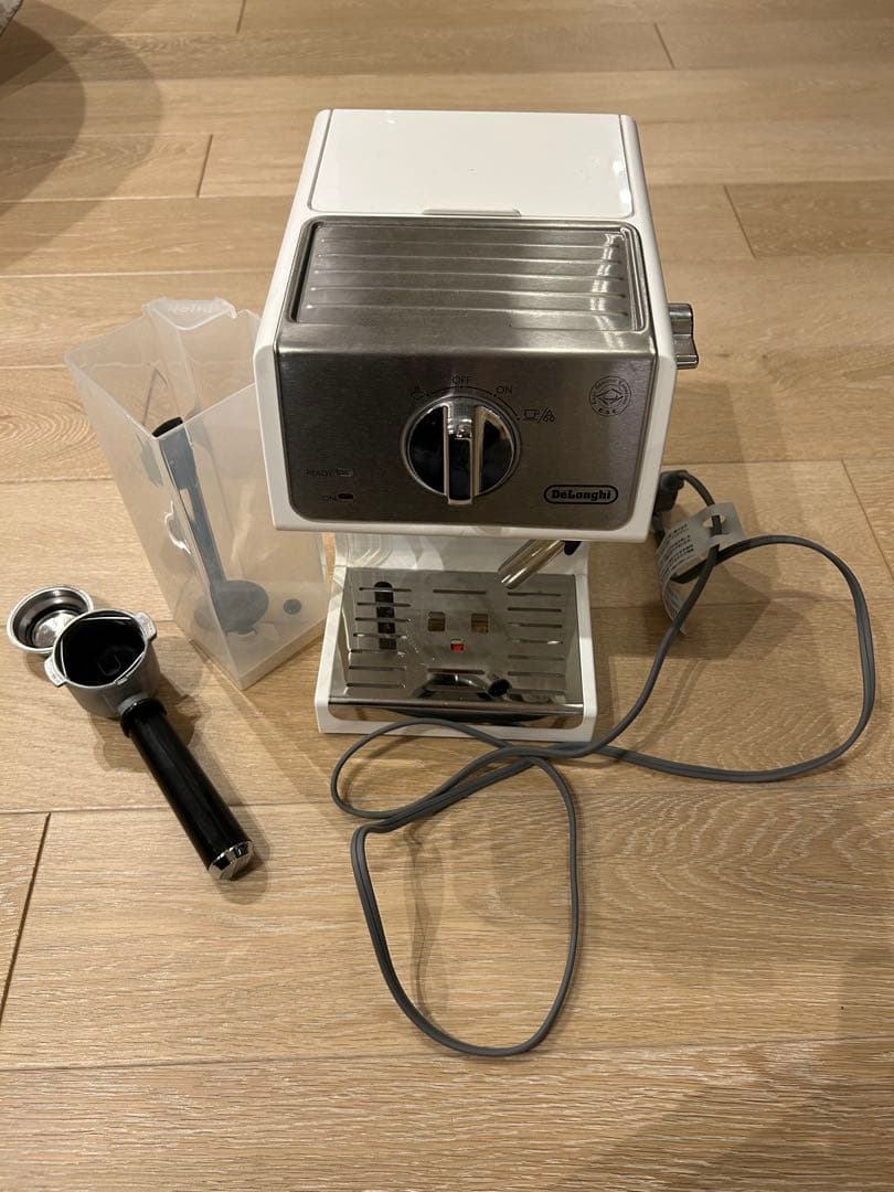 デロンギ　エスプレッソカプチーノメーカー　ホワイト