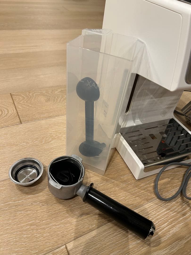 デロンギ　エスプレッソカプチーノメーカー　ホワイト