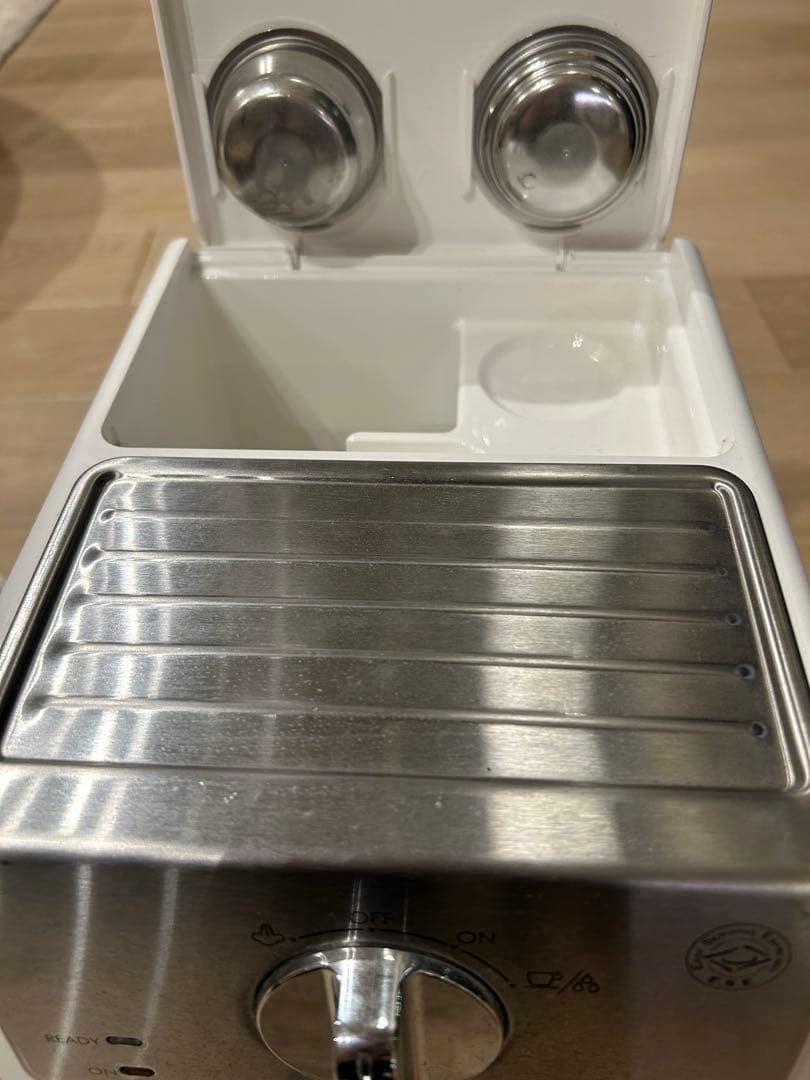 デロンギ　エスプレッソカプチーノメーカー　ホワイト