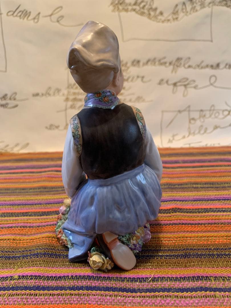 ロイヤルコペンハーゲン　アンティーク　民族衣装シリーズの男の子のフィギュリン！