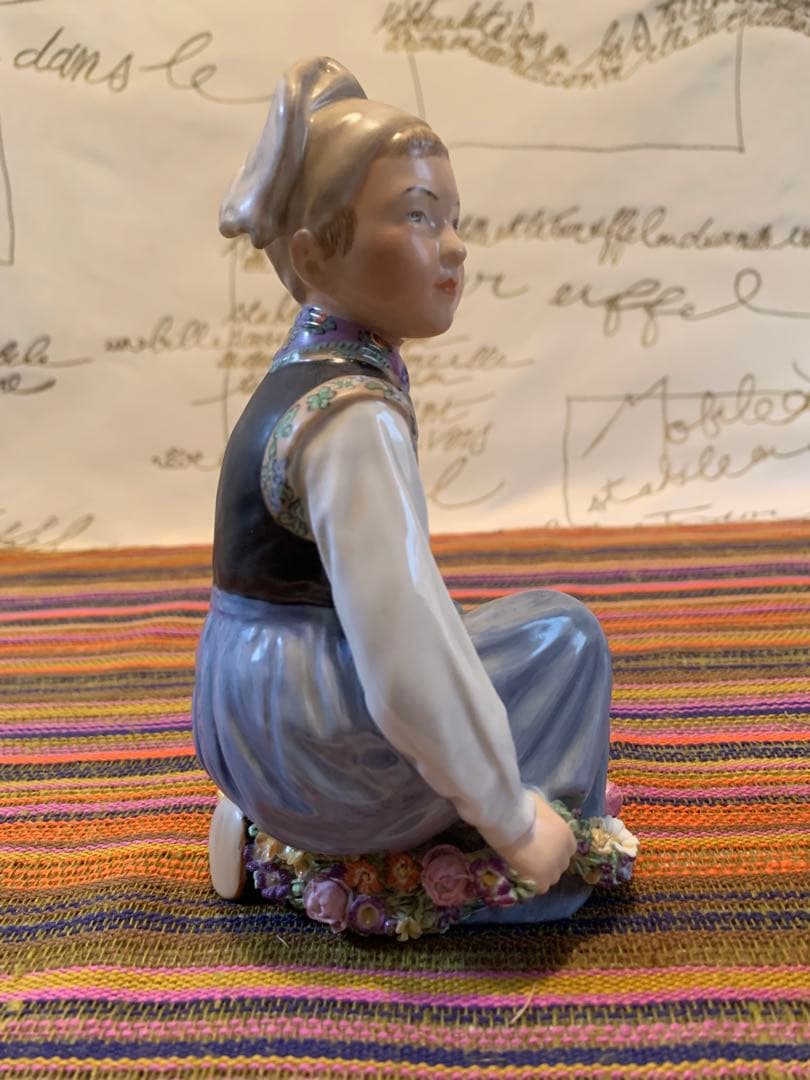 ロイヤルコペンハーゲン　アンティーク　民族衣装シリーズの男の子のフィギュリン！