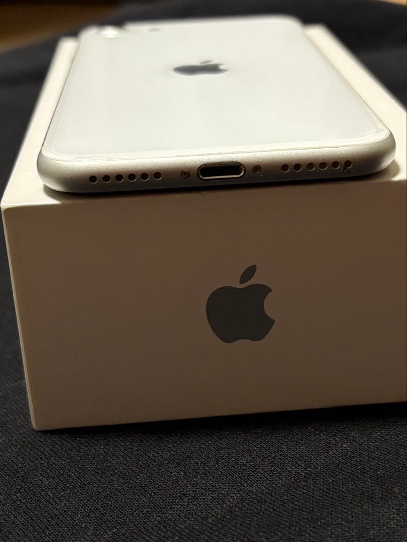 美品 Apple iPhone SE2 白 128GB SIMフリー 箱付