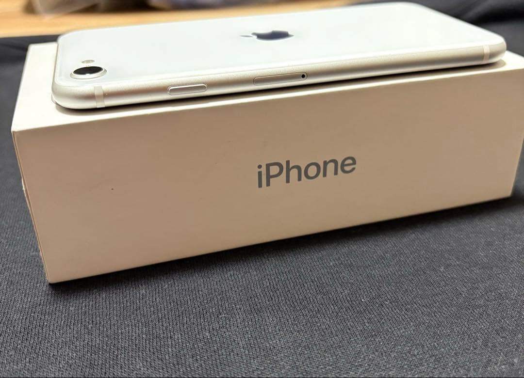 美品 Apple iPhone SE2 白 128GB SIMフリー 箱付