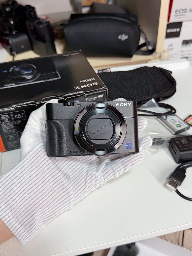 デジタルカメラ Sony Cyber-shot DSC-RX100V (DSC-RX100M5)