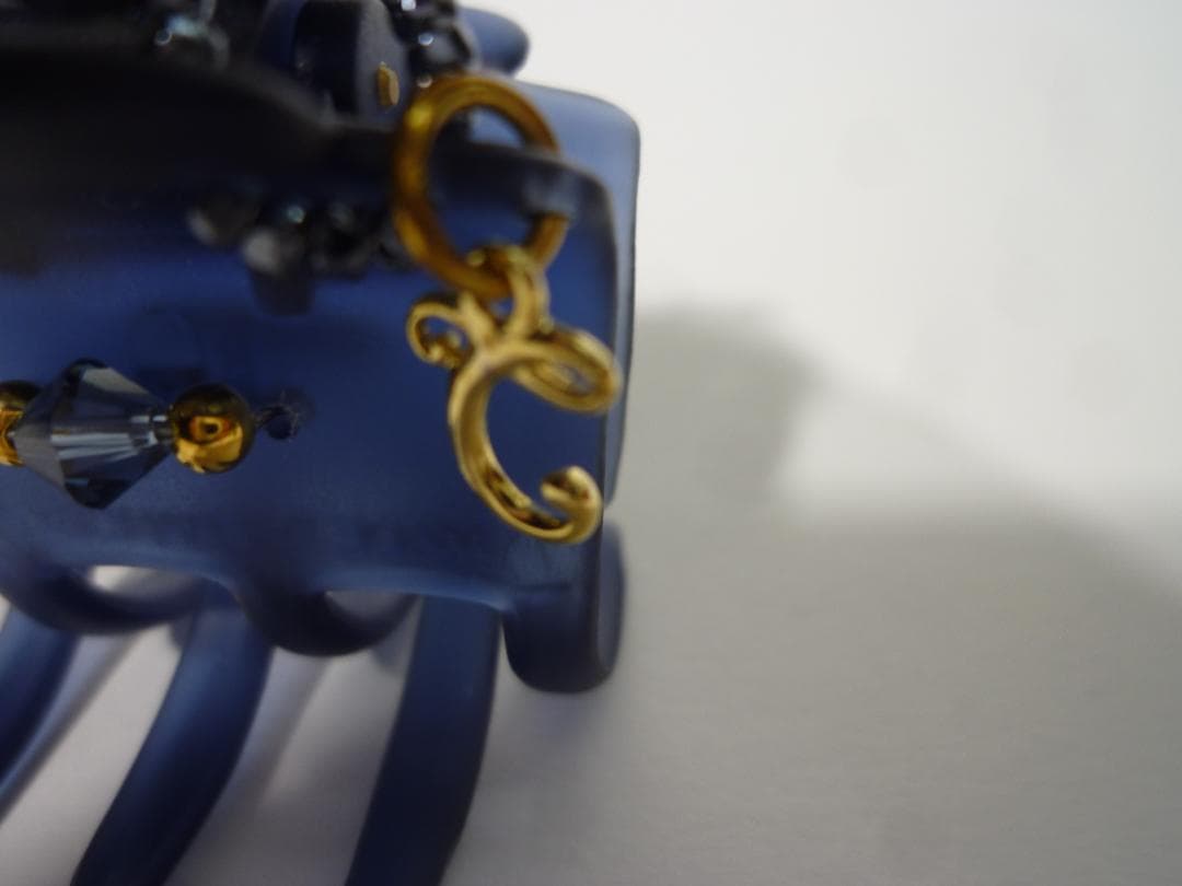 ビジュー装飾のヘアクリップ