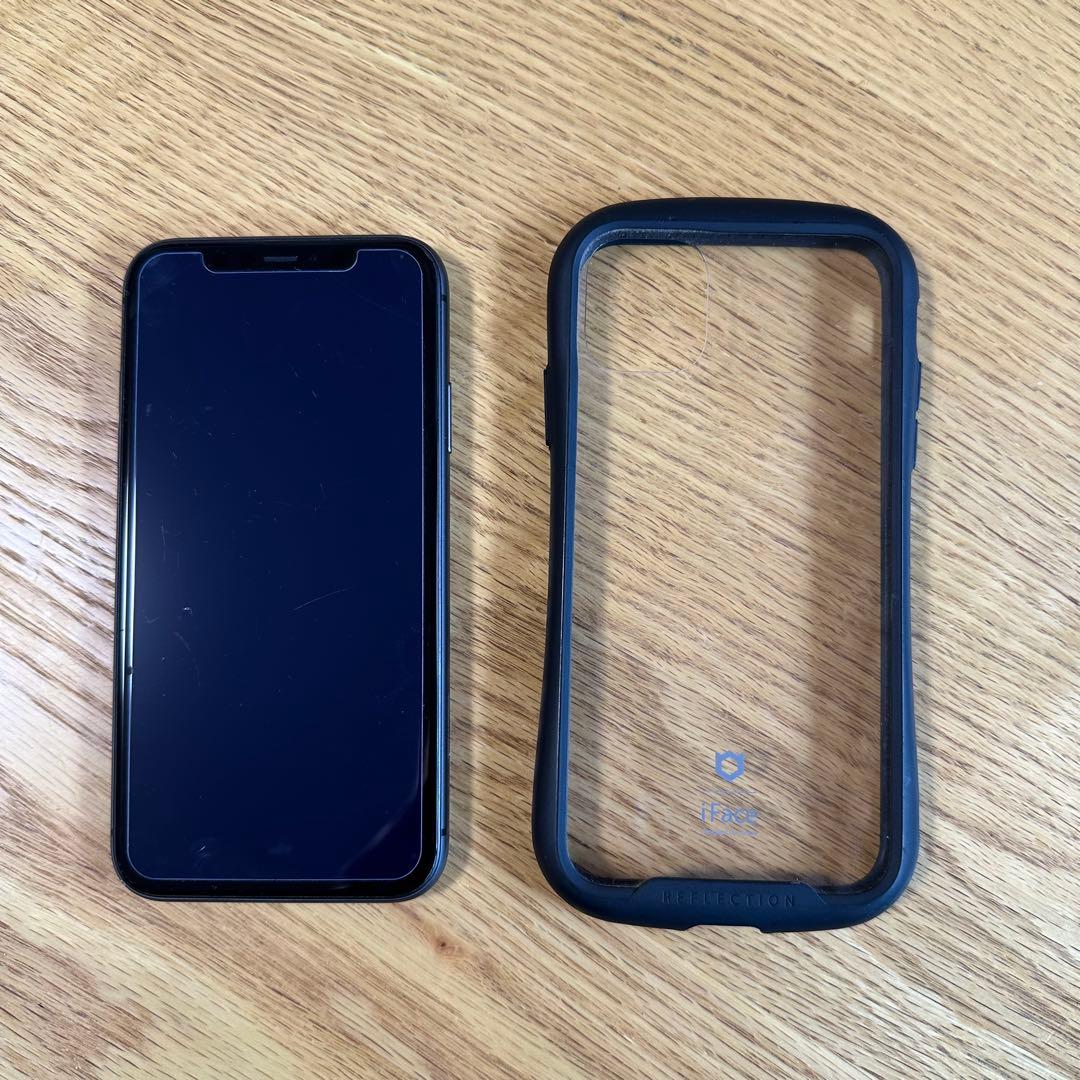 iPhone 11 本体　　　　iFaceケース付き　128G