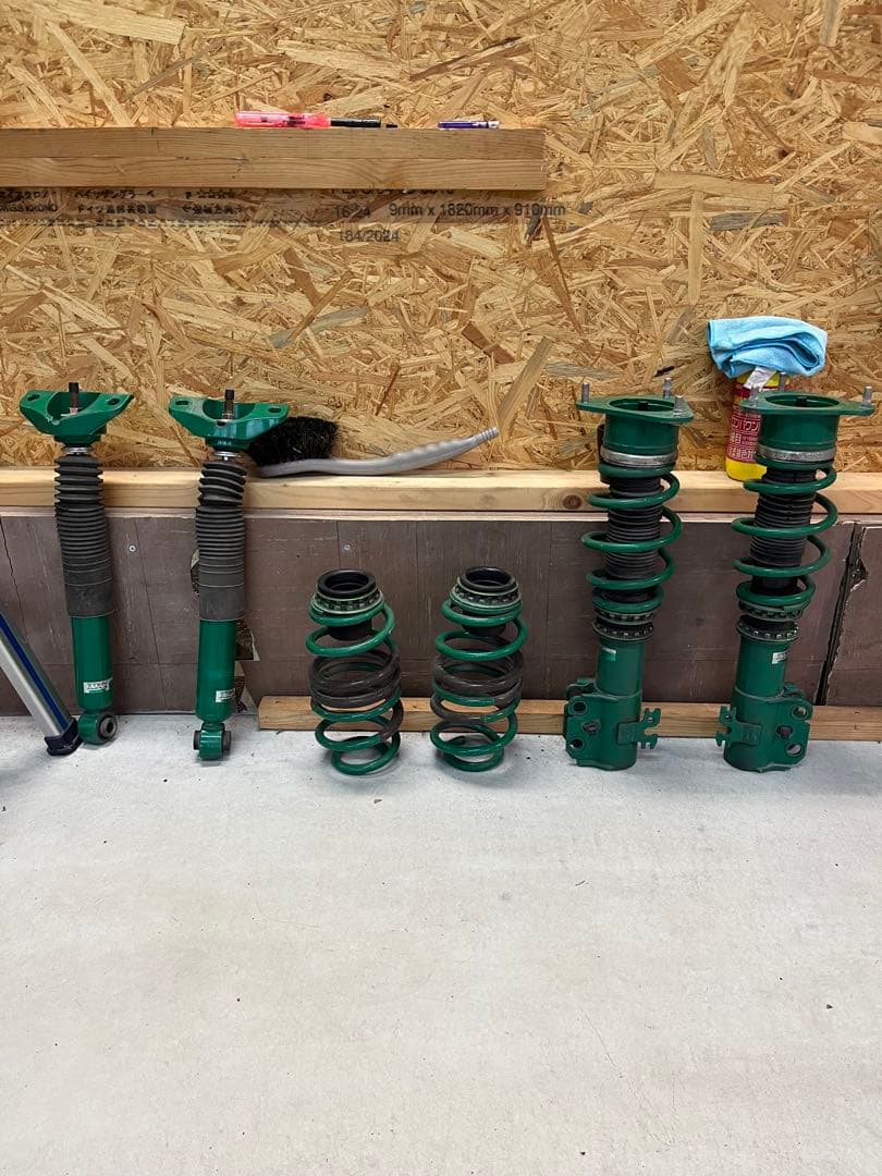 50プリウス　TEIN 車高調