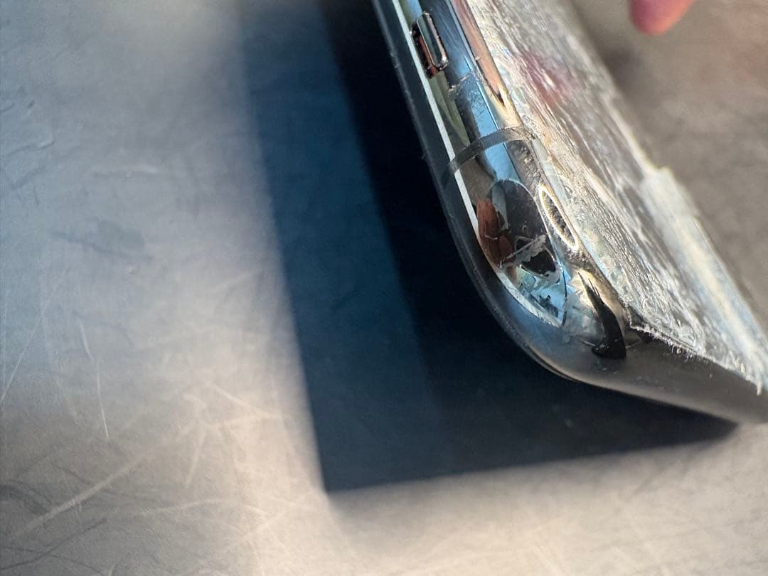 iPhone 11 Pro MAX 512GBひび割れ