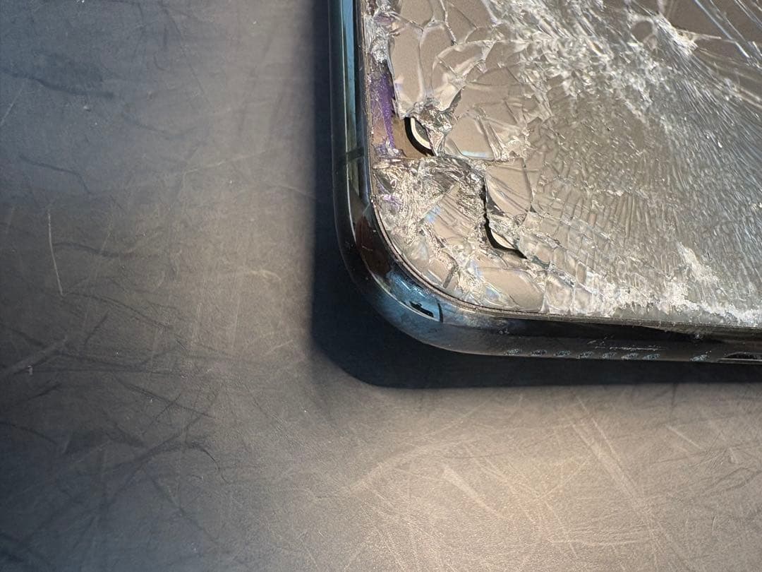 iPhone 11 Pro MAX 512GBひび割れ