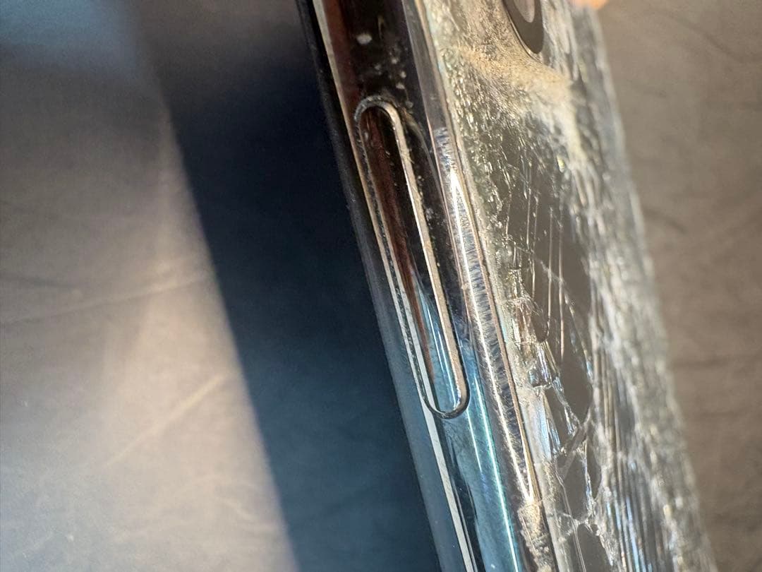 iPhone 11 Pro MAX 512GBひび割れ