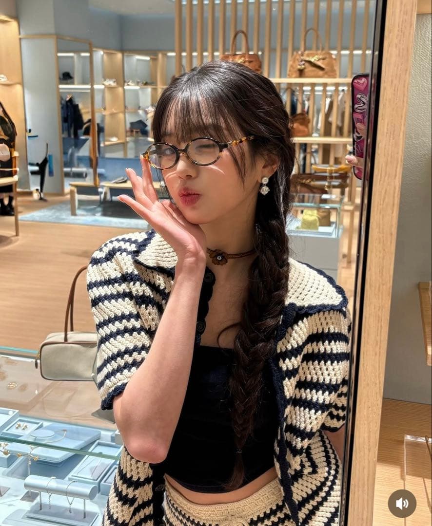 【ミュウミュウ】ウォニョン着用　 レンズなし　伊達メガネ べっこう柄　ロゴ