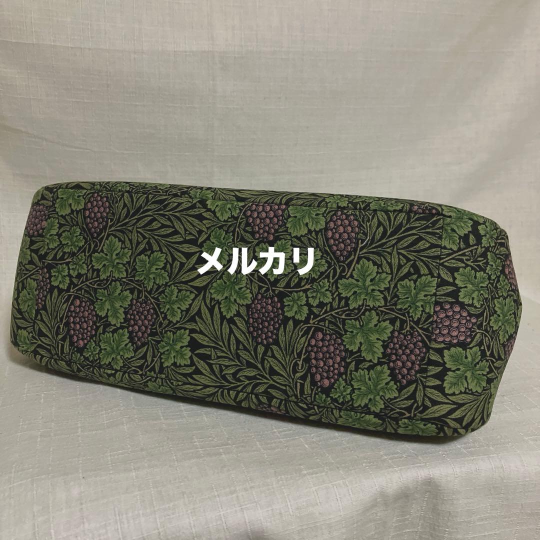 ウィリアムモリス生地使用　がま口バッグ　ハンドメイド　バイン　ヴァイン　黒地