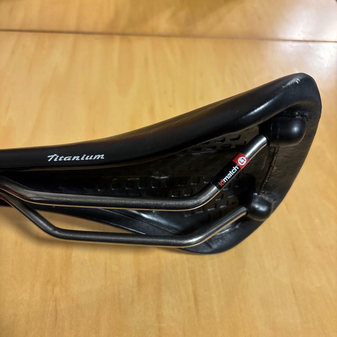 Selle Italia 黒 レザーサドル