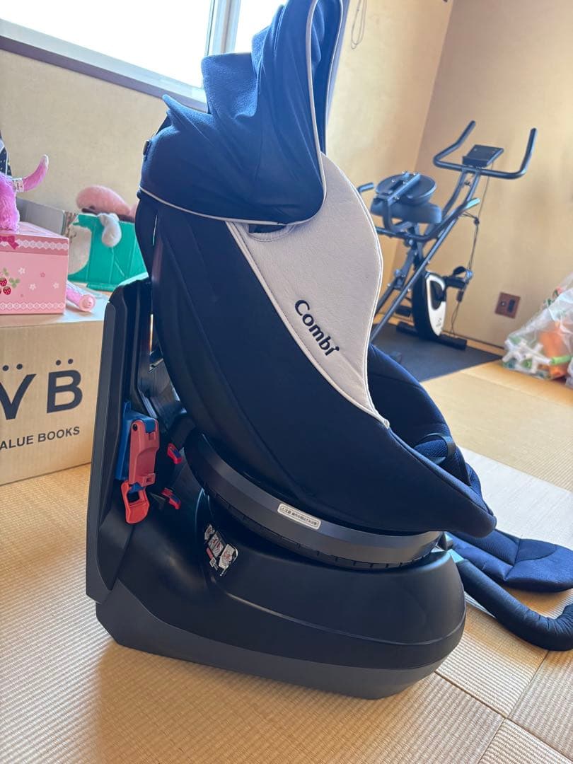 あ*ち様 Combi クルムーヴシリーズ　回転式チャイルドシート 　ベビザラス限