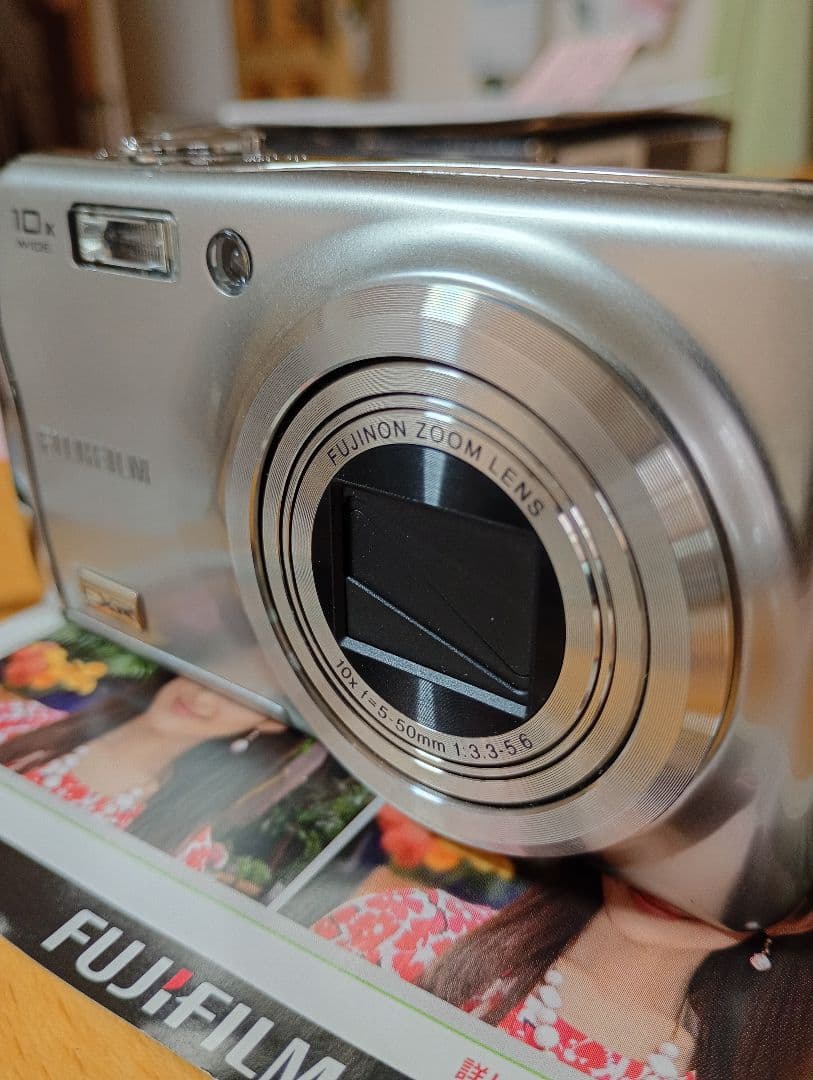 Fujifilm FinePix F70EXR シルバー