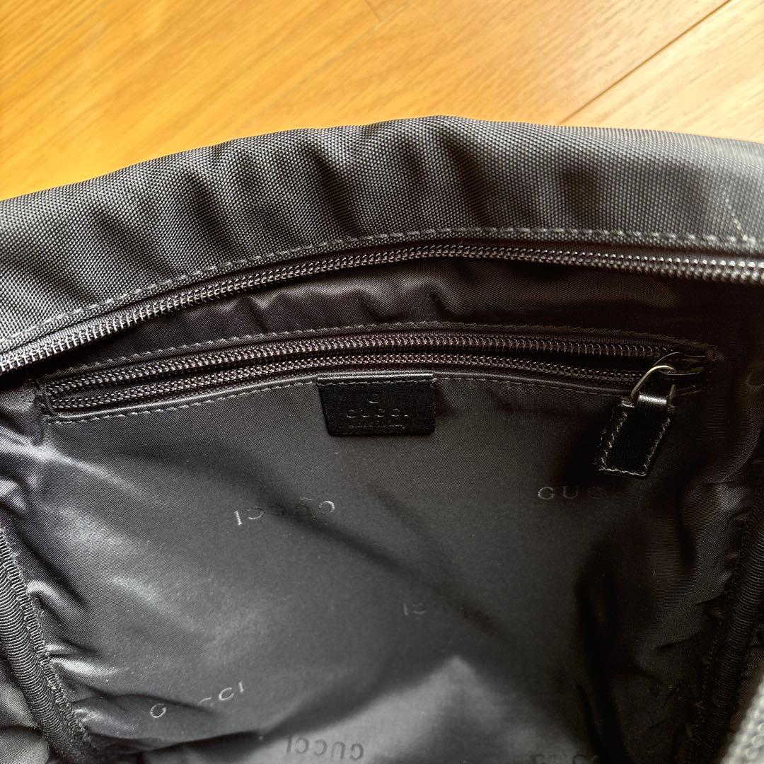 GUCCI ブラックナイロンショルダーバッグ