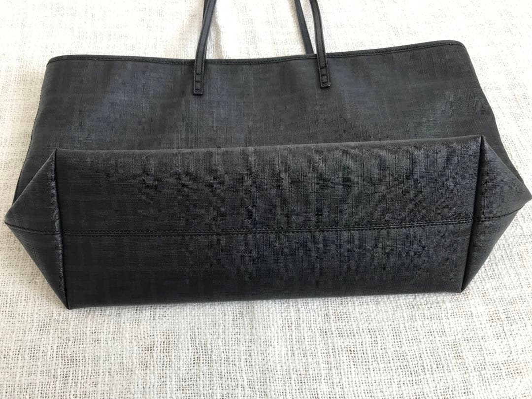 MONO様　FENDI 黒 軽量バッグ