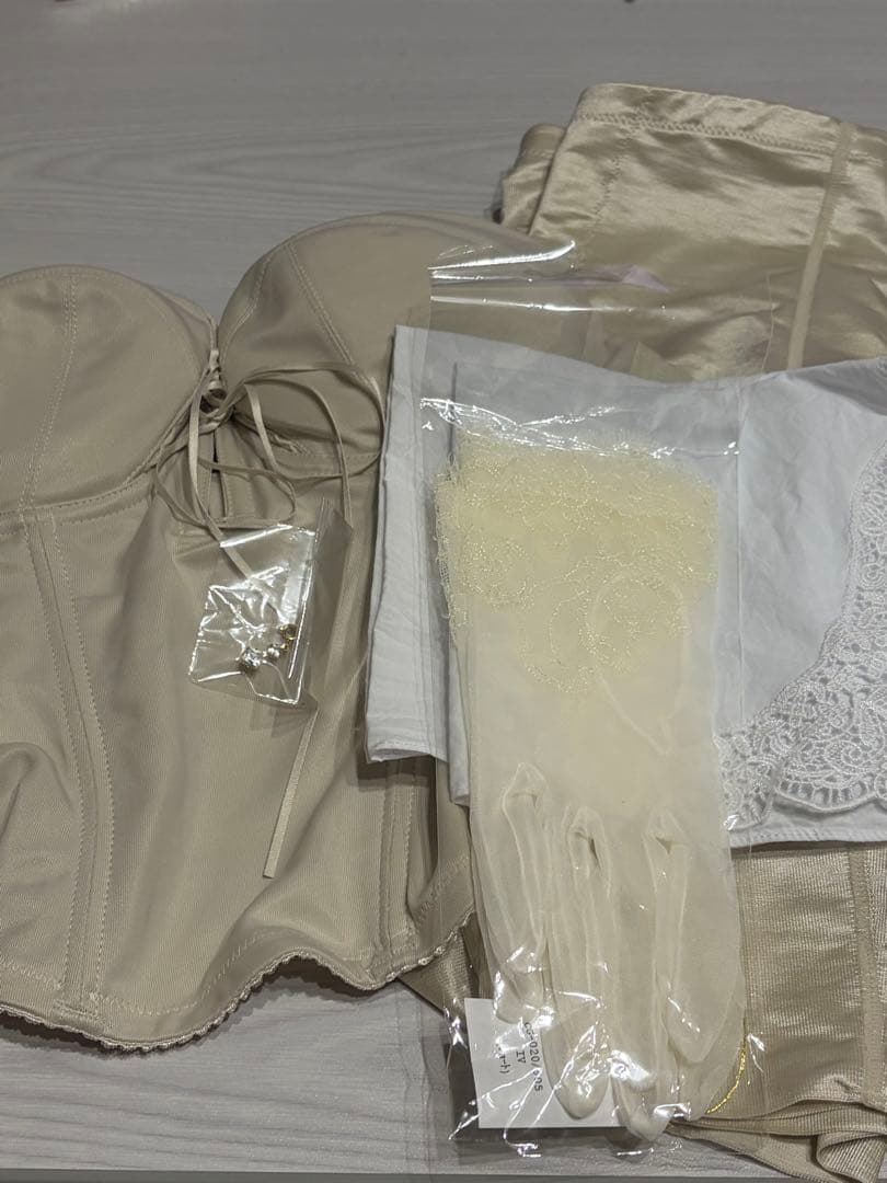 BRIDAL BEAUTE バックレスビスチェ セット　E75/Ｌ