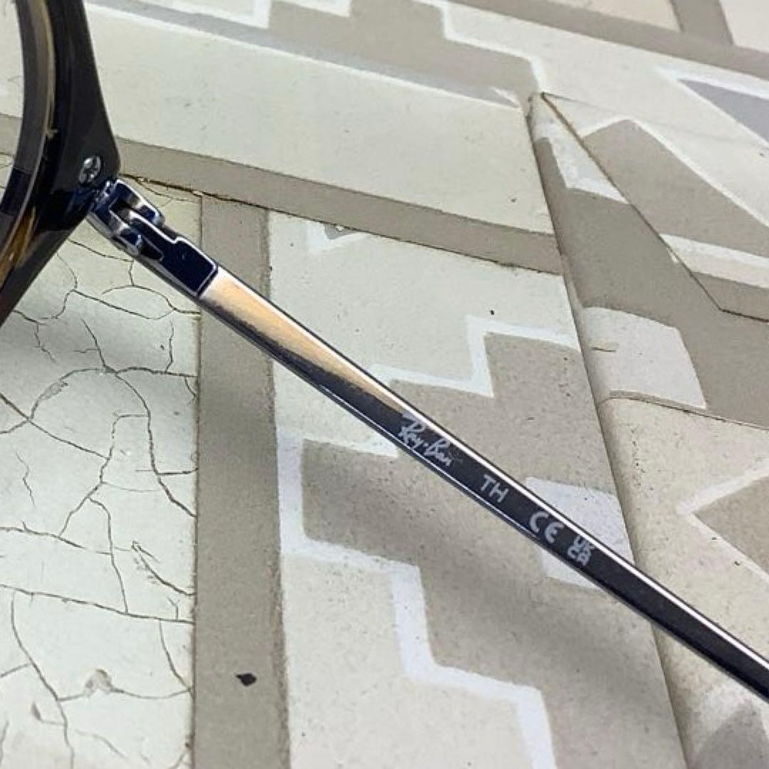 クルマの中でも色が変わる！　可視光線調光レンズ×レイバンRX7140