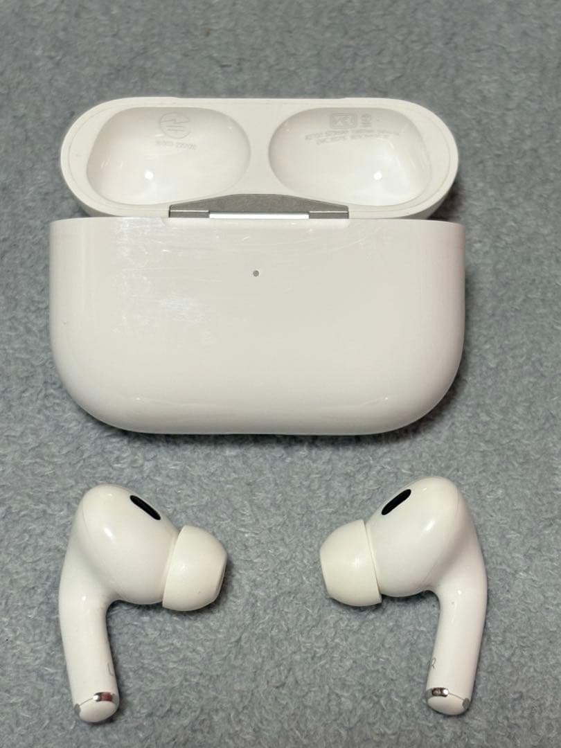 AirPods Pro 第2世代 lightning ESRケース付属