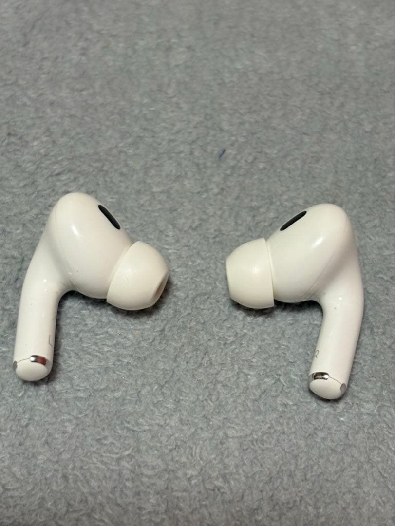 AirPods Pro 第2世代 lightning ESRケース付属