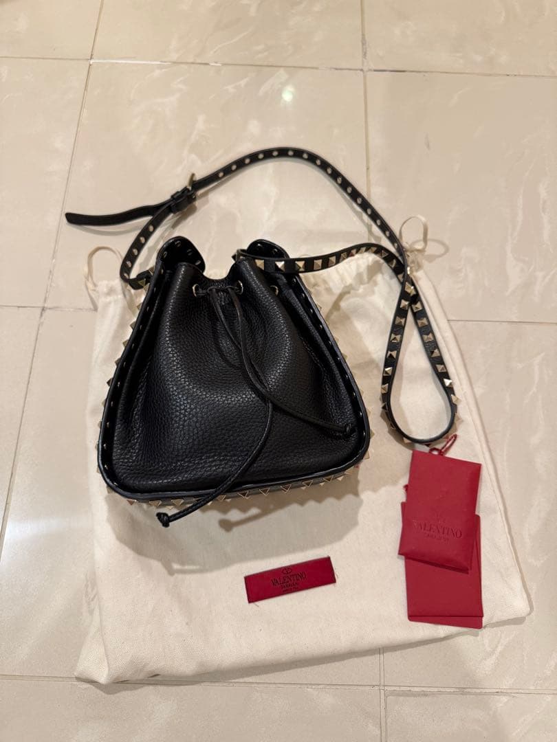 VALENTINO ヴァレンティノロックスタッズ レザーショルダーバッグ