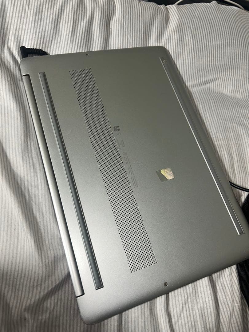 HP シルバー ノートPC スリムデザイン