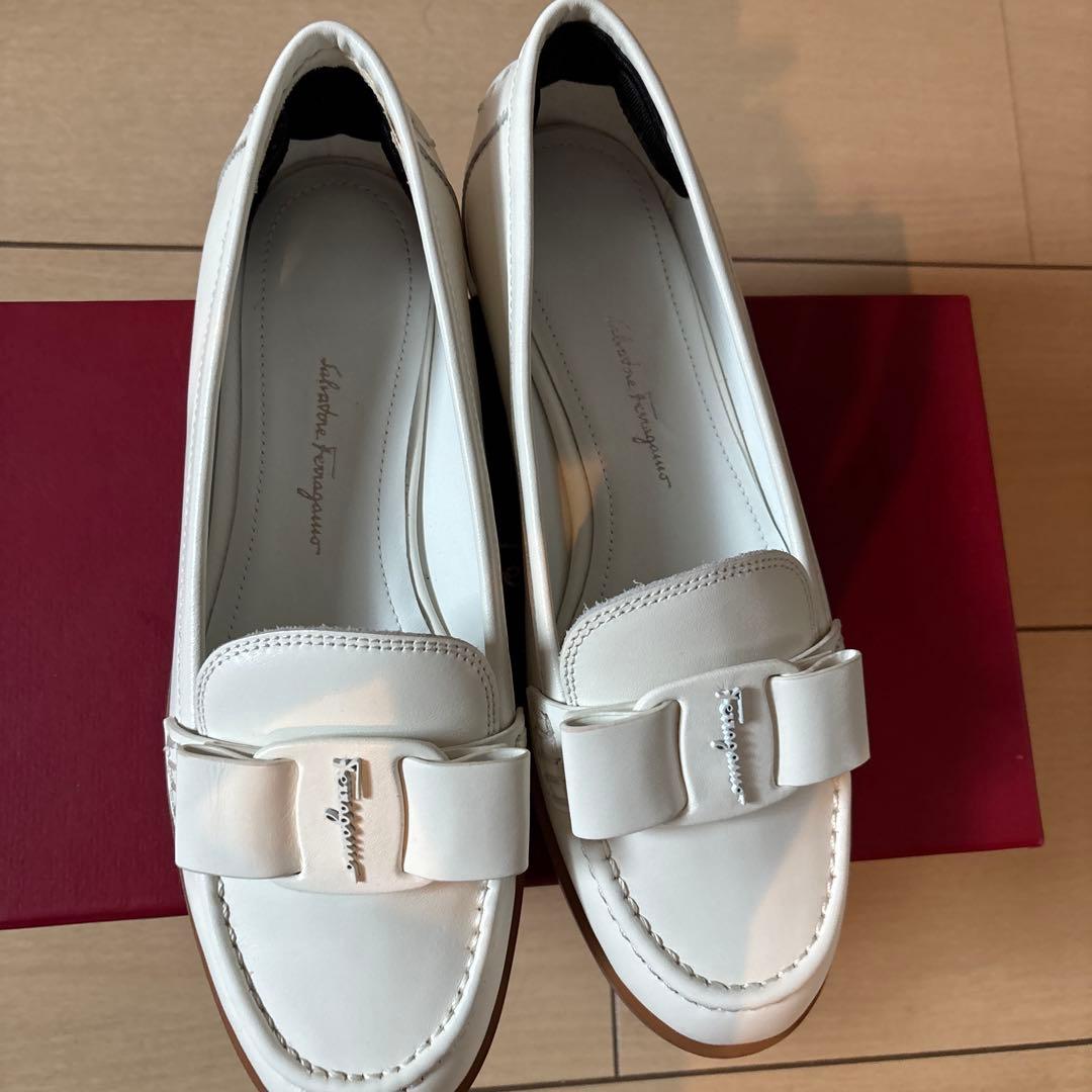 新品 Salvatore Ferragamoガンチーニ ローファー