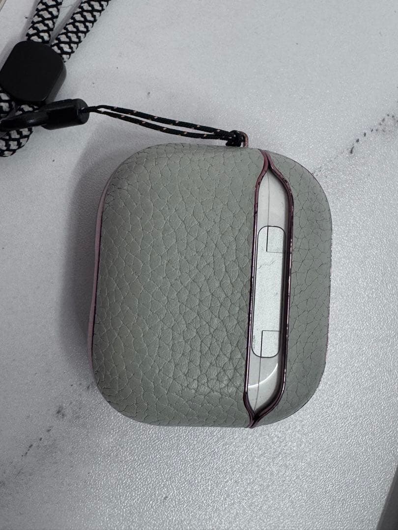 AirPods Pro 第二世代　ワイヤレスイヤホン　ライトニング ケース付き