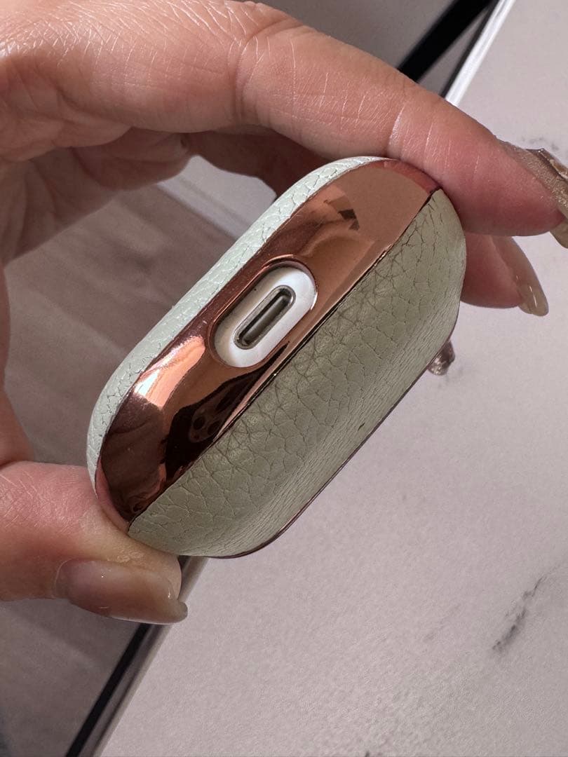 AirPods Pro 第二世代　ワイヤレスイヤホン　ライトニング ケース付き