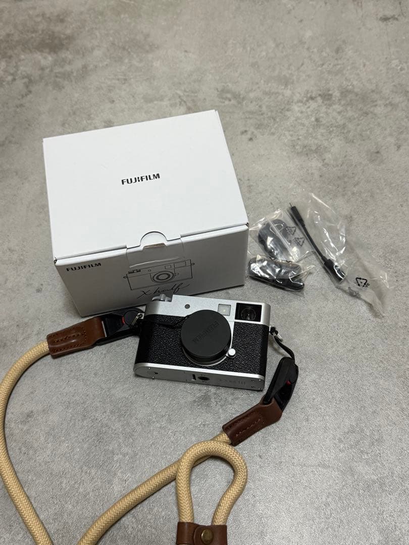 Fujifilm X-HALF シルバー ストラップつき 最終値下げ
