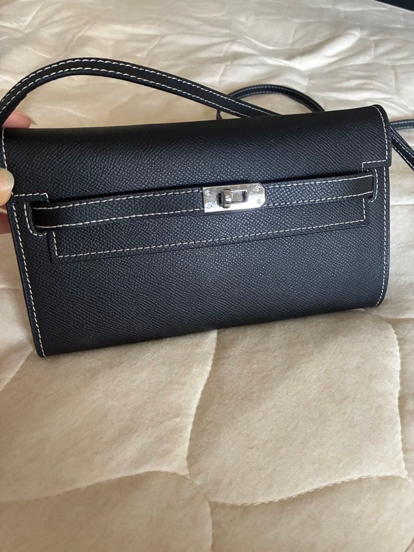 ショルダー付き長財布