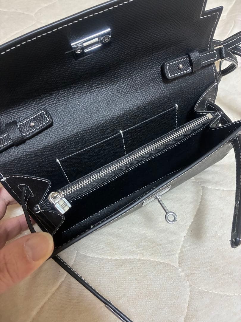 ショルダー付き長財布