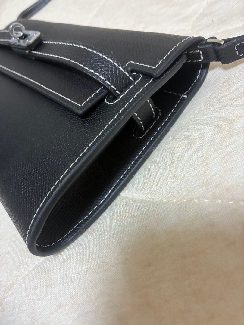 ショルダー付き長財布