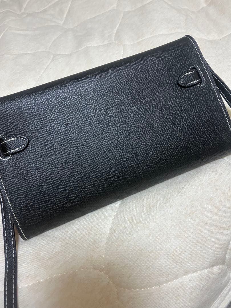 ショルダー付き長財布