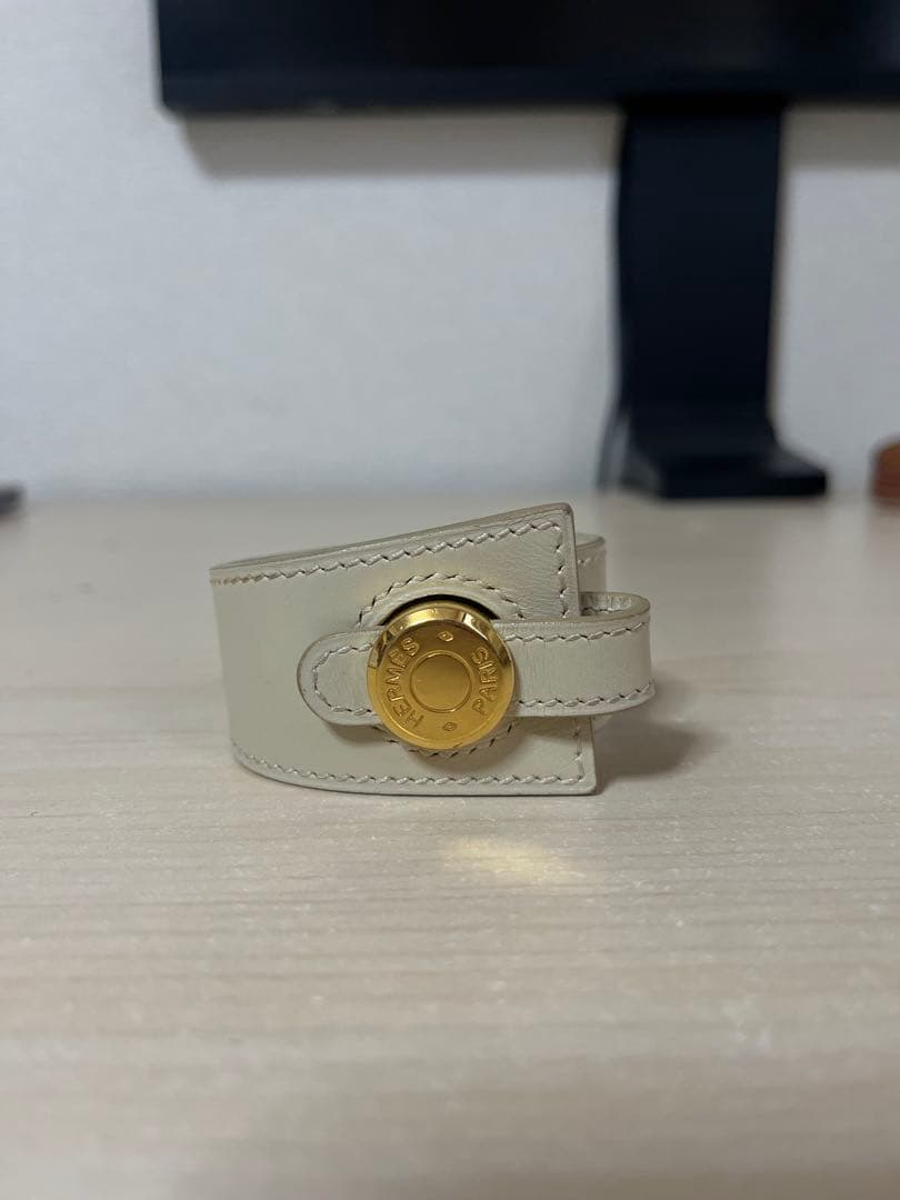 HERMÈS ベージュ レザーバングル